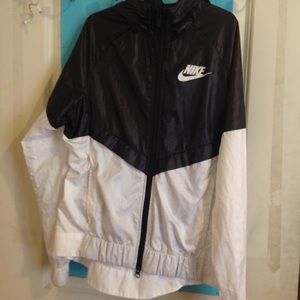 NIKE WINDBREAKER (new)